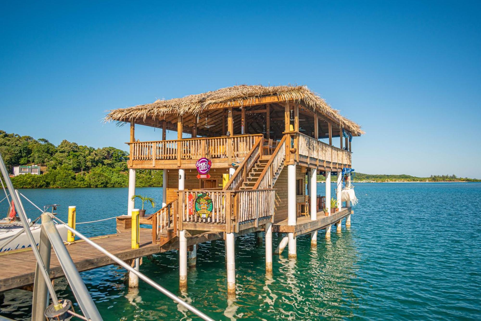 Wikkid Resort Dixon Cove Esterno foto