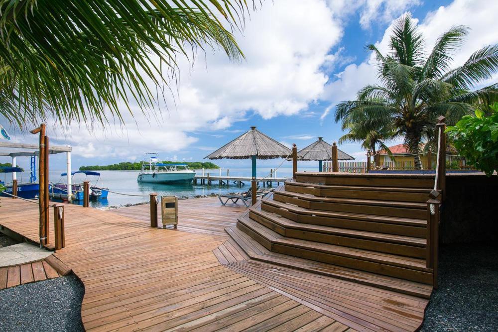 Wikkid Resort Dixon Cove Esterno foto