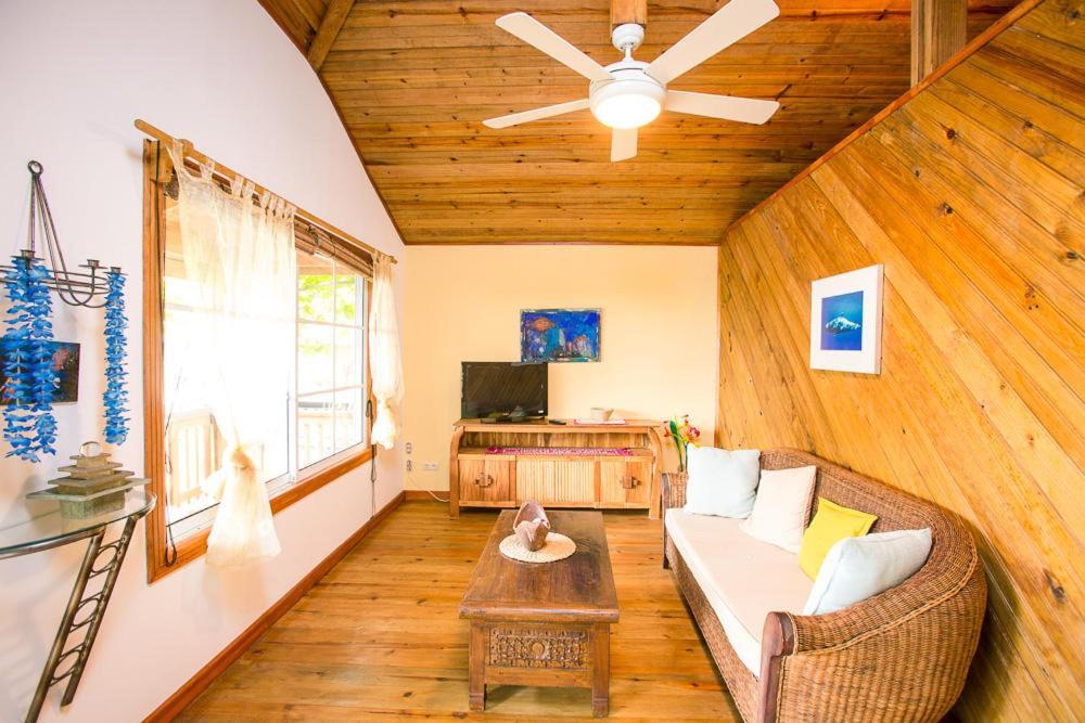 Wikkid Resort Dixon Cove Esterno foto