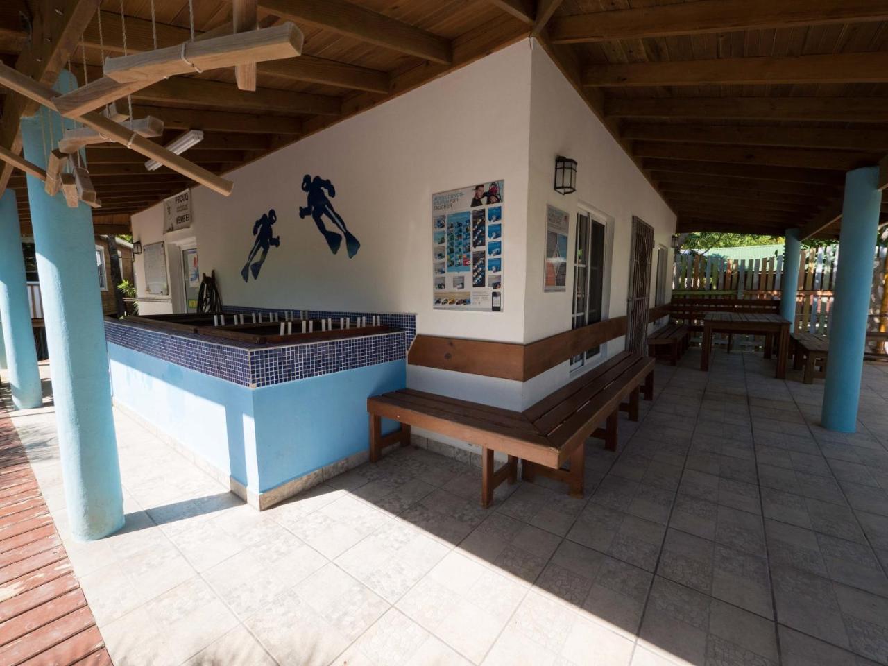 Wikkid Resort Dixon Cove Esterno foto