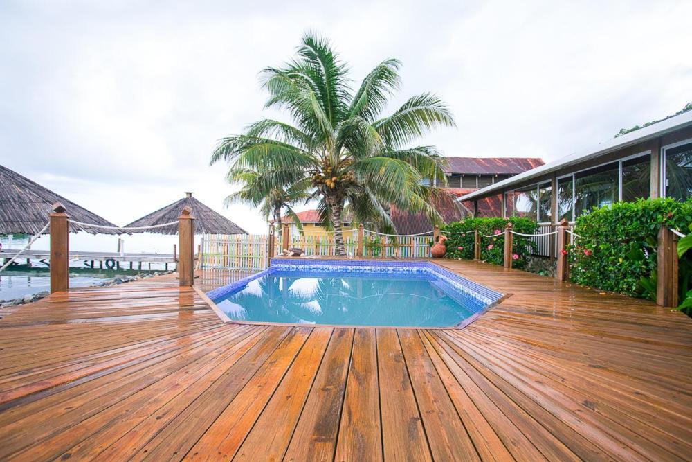 Wikkid Resort Dixon Cove Esterno foto