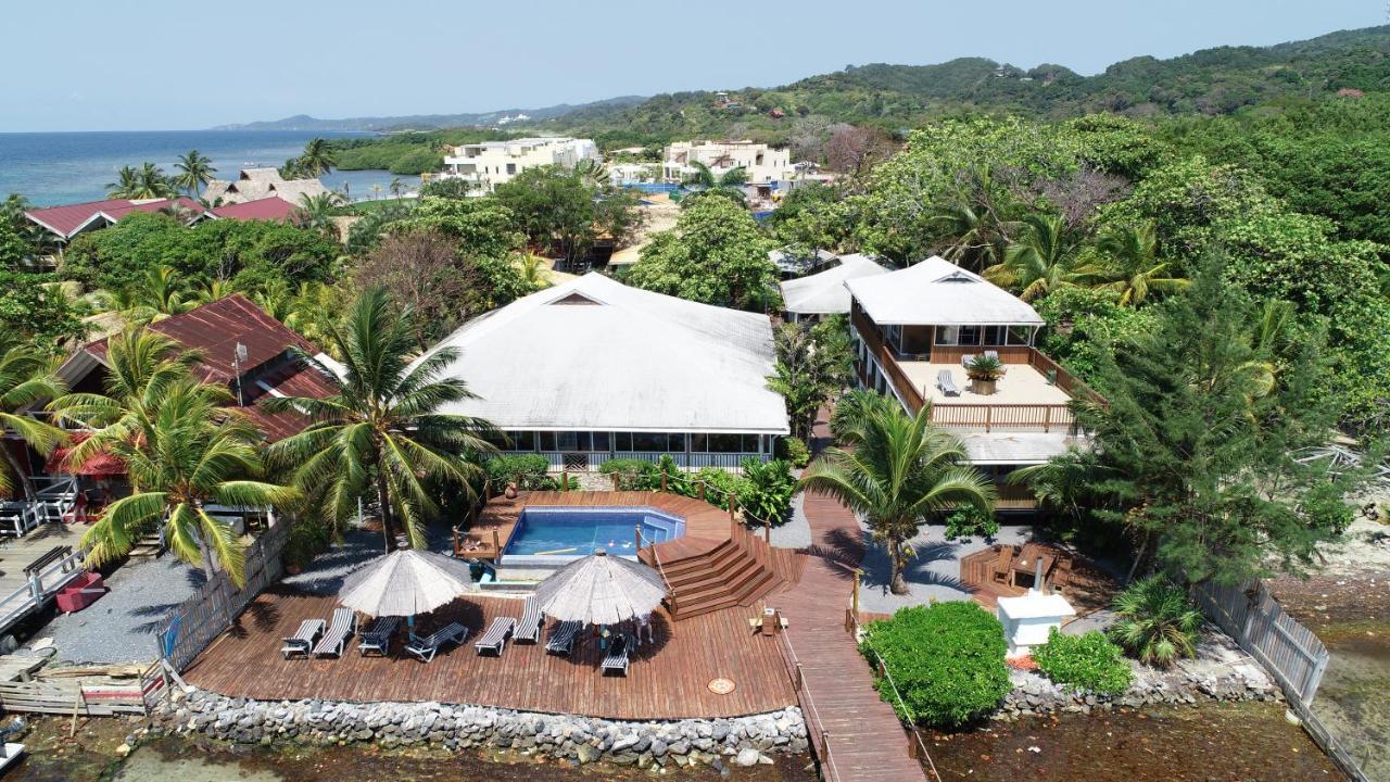 Wikkid Resort Dixon Cove Esterno foto