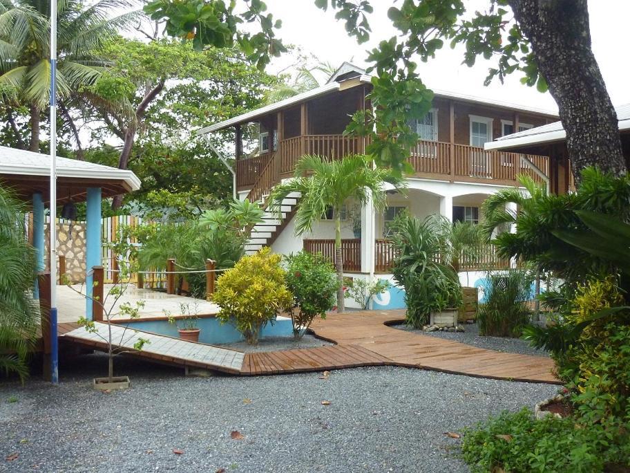 Wikkid Resort Dixon Cove Esterno foto