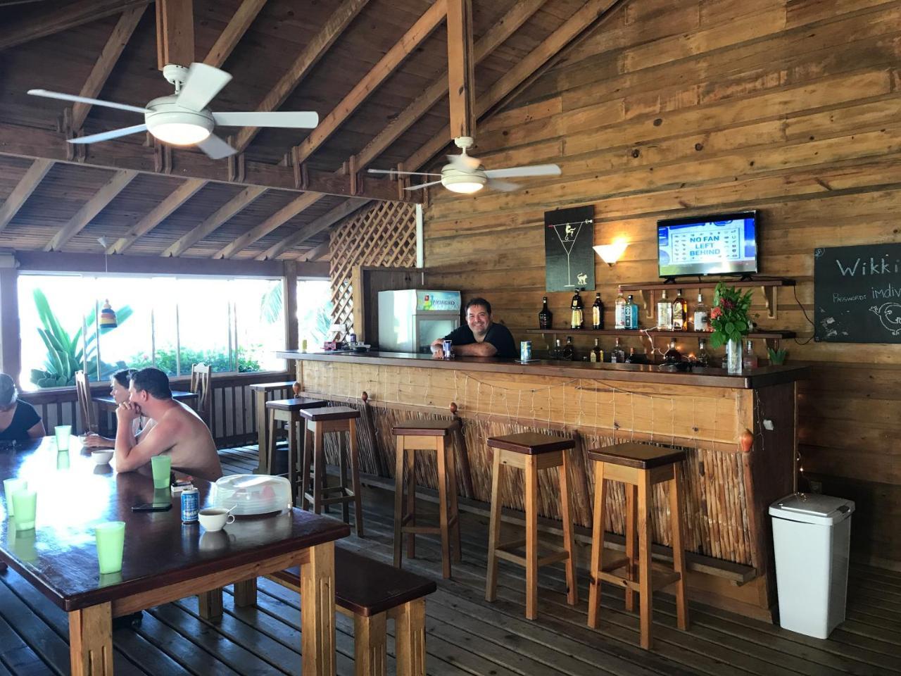 Wikkid Resort Dixon Cove Esterno foto
