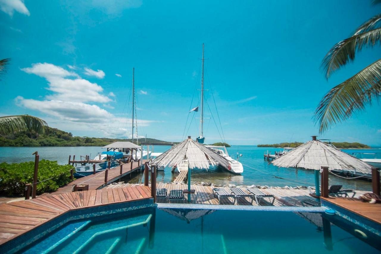 Wikkid Resort Dixon Cove Esterno foto