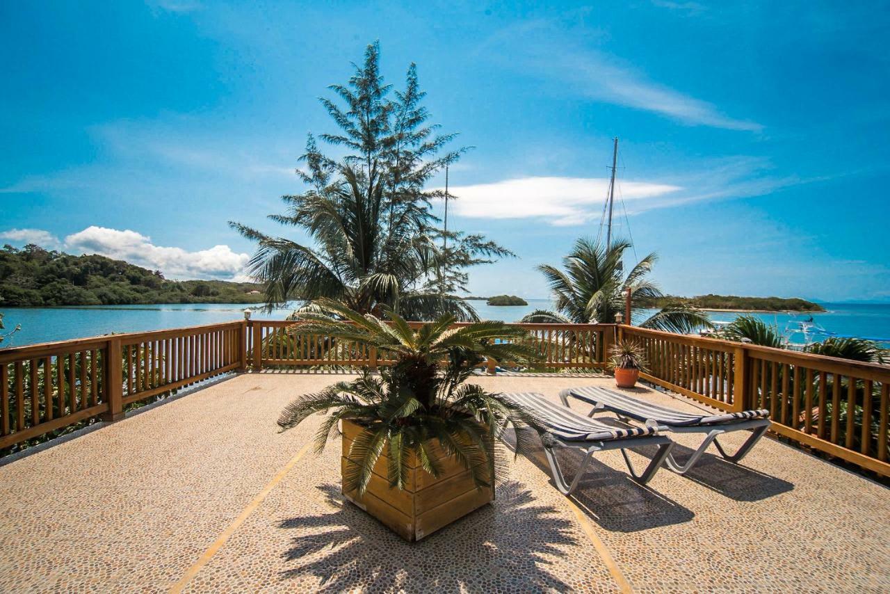 Wikkid Resort Dixon Cove Esterno foto